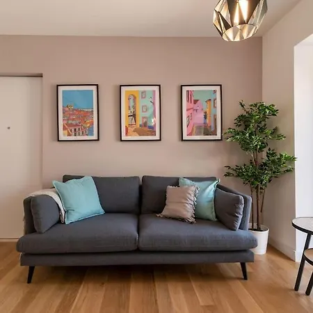 Portuguese Modern Style Flat For 4 Apartamento