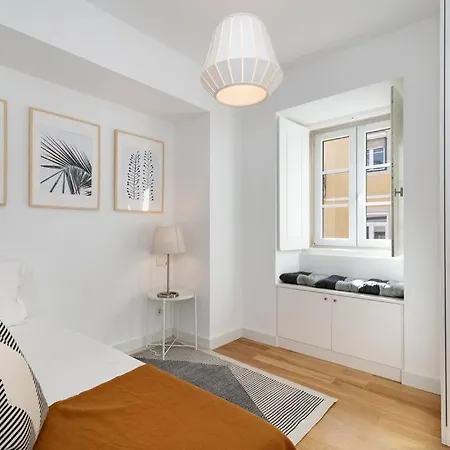 Portuguese Modern Style Flat For 4