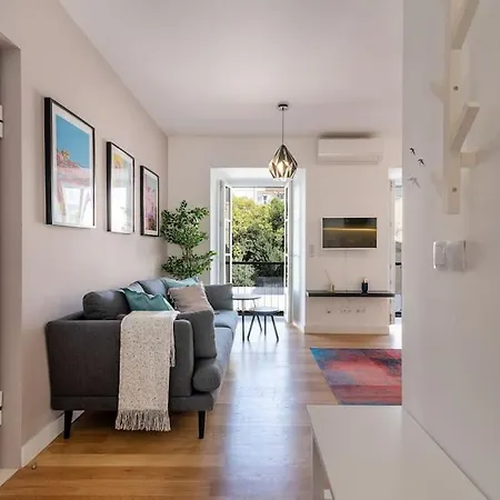 Portuguese Modern Style Flat For 4 Lisbon