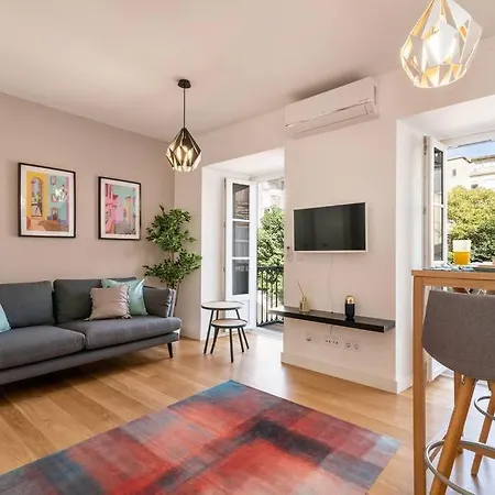 Portuguese Modern Style Flat For 4 * ליסבון